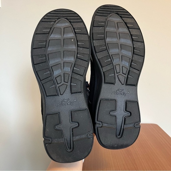 Friendly Voyage Shoes - Black Lace Up And Zipper Sneakers Men’s size 8 Women’s 9 - Picture 2 of 7